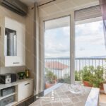 ​​​​​​​​​​​​​​​​​​​​​​​​✅ ispravljene vertikale i perspektiva ✅ povećana rezolucija i oštrina ✅ prirodno osvetljenje (bez preeksponiranosti) ✅ balans bele i verne boje ✅ ukloni visak odsjaja refleksije i zutilo od svetla ako postoji ✅ uklanjanje šuma ✅ popravi boje ✅Uvek pravougaoni format (horizontalni pejzažni kadar) – nikada kvadratne slike. Odnos stranica 3:2 (ili približno, ali uvek vodoravan). ✅ rezultat dslr profesionalna fotografija bez plasticnog 3d ai efekta za katalog nekretnina. Ispravi vertikale. Povecaj ostrinu. Regulisi boju i kolicinu svetla. Ukloni odsjaj i refleksiju.