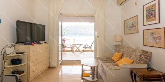 Namesten stan u prvom redu do mora – Herceg Novi