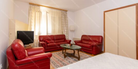 Dva jednosobna stana sa bastom – Herceg Novi, centar