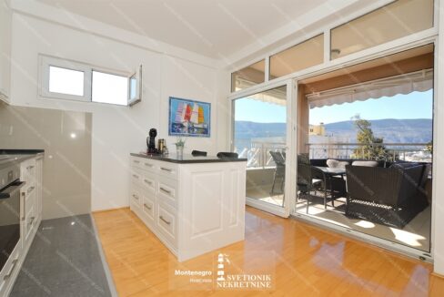 Prodaja stanova Herceg Novi - Stan sa pogledom na more i garazom, Topla 1