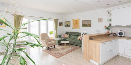 Dvosoban stan sa dvoristem i garazom u vlasnistvu – Baosici, Herceg Novi