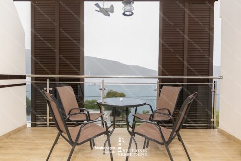 Prodaja stanova Herceg Novi - Dvosoban stan sa pogledom u prvom redu do mora, Kumbor
