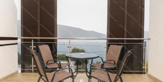 Dvosoban stan sa pogledom u prvom redu do mora – Kumbor, Herceg Novi