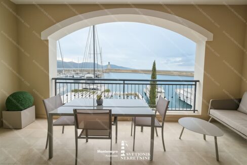 Prodaja stanova Opstina Tivat - Studio apartman uz more, Lustica Bay