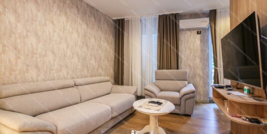 Opremljen stan u neposrednoj blizini mora – Igalo, centar