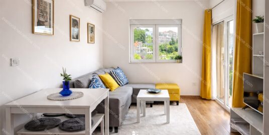 Jednosoban opremljen stan 32m² sa pogledom na more – Kumbor, Herceg Novi S2239