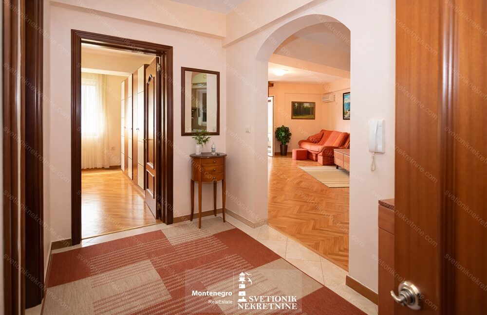 Namesten jednosoban stan sa dvoristem Igalo, Herceg Novi S2188 (1)