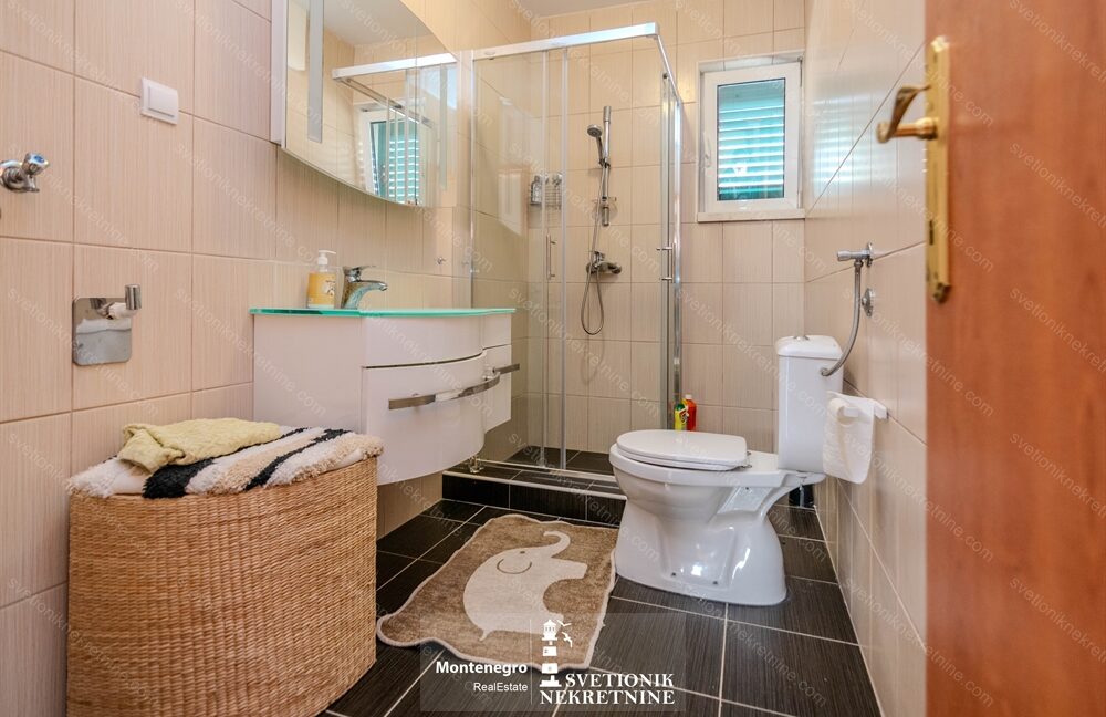 prodaja kuca kumbor herceg novi prva linija mora privatna plaza k840 svetionik nekretnine (11)