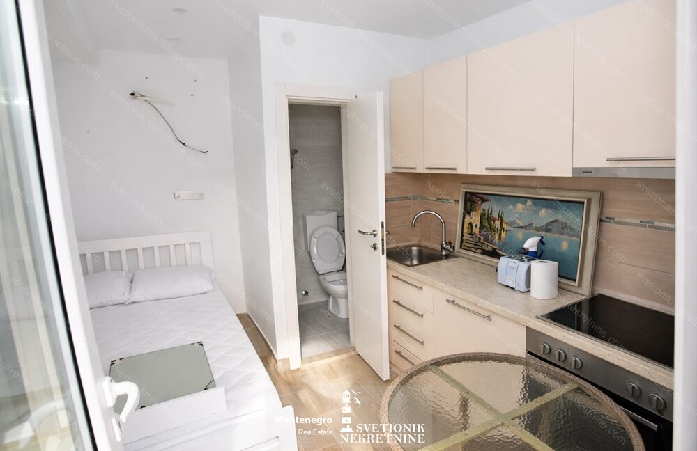 prodaja kuca kumbor herceg novi prva linija mora privatna plaza k840 svetionik nekretnine (26)