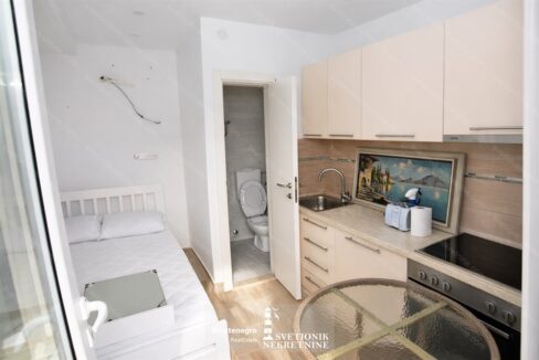 prodaja kuca kumbor herceg novi prva linija mora privatna plaza k840 svetionik nekretnine (26)