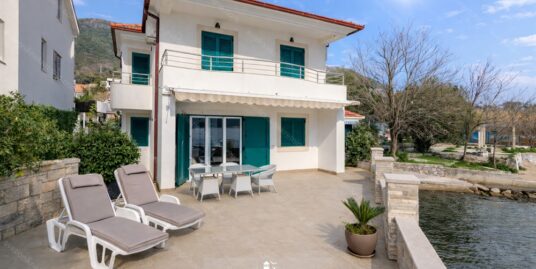 Prodaja kuca Kumbor Herceg Novi – Kuca na samom moru sa privatnom plazom | ID-K840