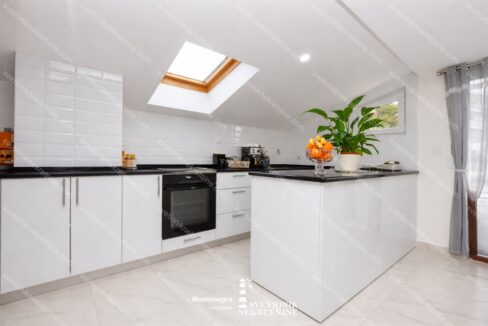 prodaja luksuzan stan igalo centar 98m2 dvije kuhinje tri terase s2248 svetionik nekretnine (3)