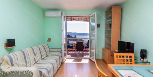 Stan sa panoramskim pogledom na more u centru Herceg Novog | ID-S2257