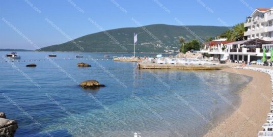 Jednosoban stan 33m2 sa terasom i bastom, 10m od mora, Savina, Herceg Novi S1469