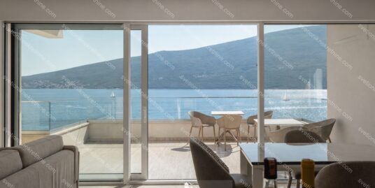 Dvosoban luksuzan stan 87m2 sa pogledom na more i velikom terasom – Baosici, Herceg Novi S2244