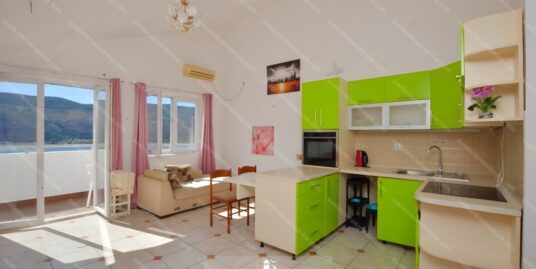 Dvosoban stan sa pogledom na more – Topla 2, Herceg Novi ID-S2198