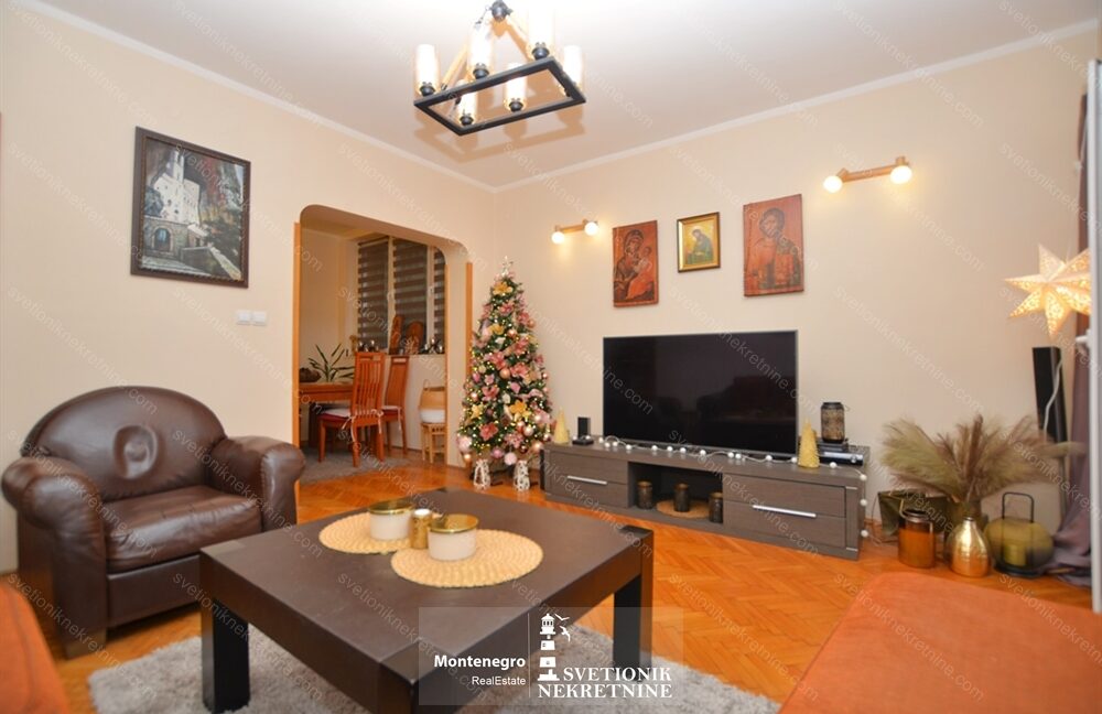 svetionik nekretnine 700