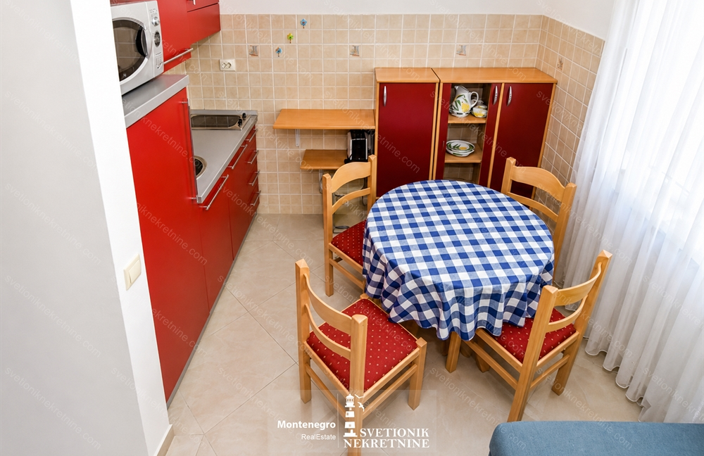 prodaja garsonjera igalo prvi red do mora id s2280 svetionik nekretnine 8