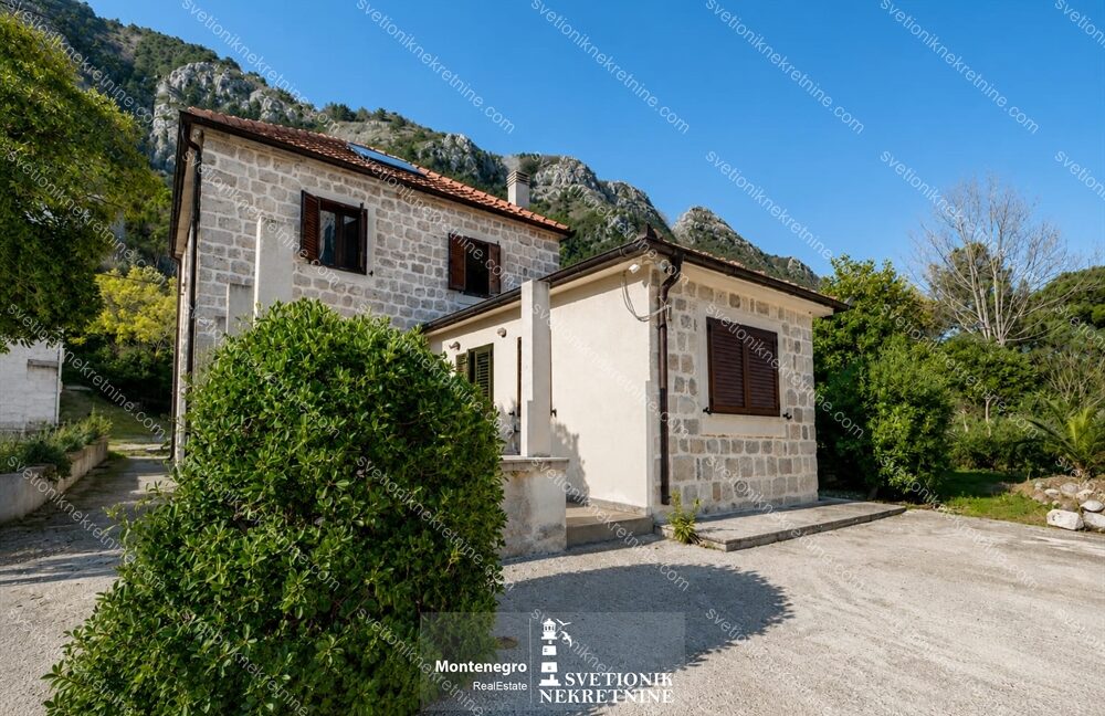 prodaja kamena kuca kotor muo prvi red svetionik nekretnine K842 (1)