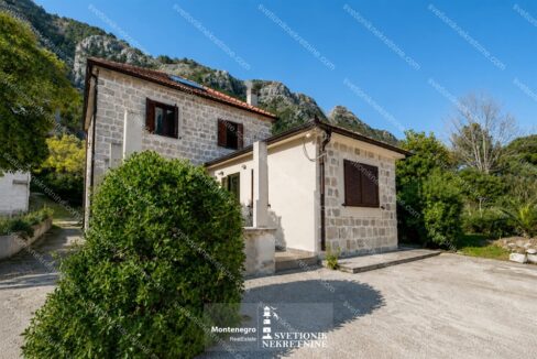 prodaja kamena kuca kotor muo prvi red svetionik nekretnine K842 (1)