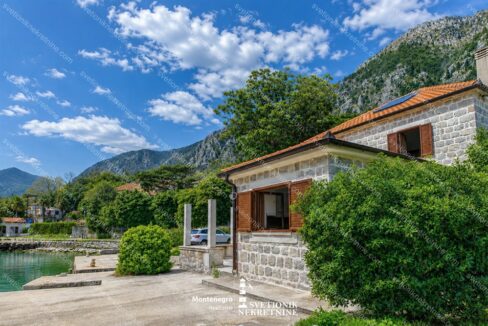 prodaja kamena kuca kotor muo prvi red svetionik nekretnine K842 (14)