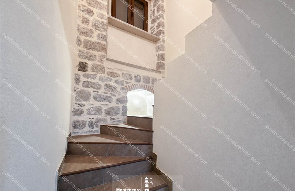 prodaja kamena kuca kotor muo prvi red svetionik nekretnine K842 (21)