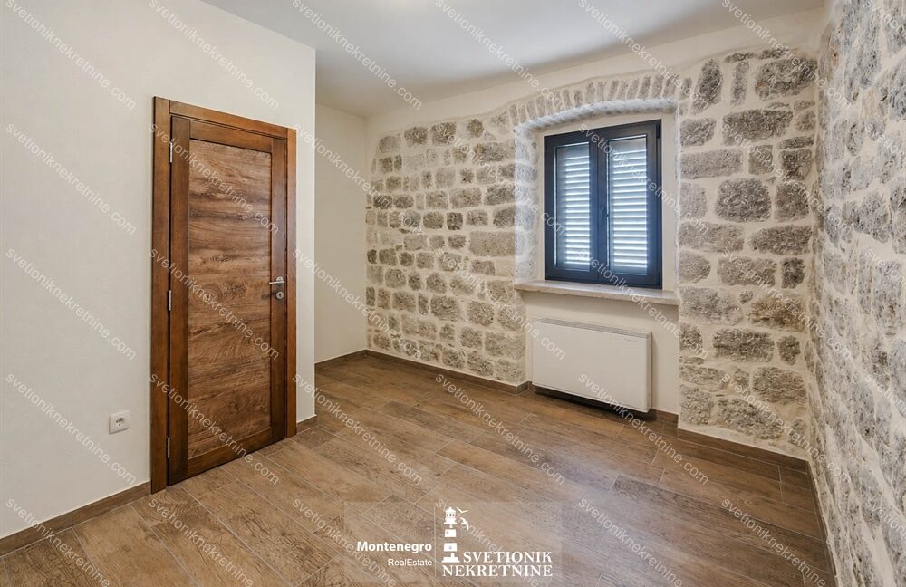 prodaja kamena kuca kotor muo prvi red svetionik nekretnine K842 (22)