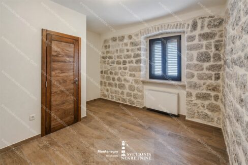 prodaja kamena kuca kotor muo prvi red svetionik nekretnine K842 (22)