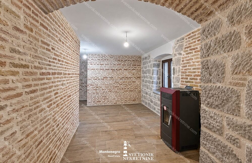 prodaja kamena kuca kotor muo prvi red svetionik nekretnine K842 (27)