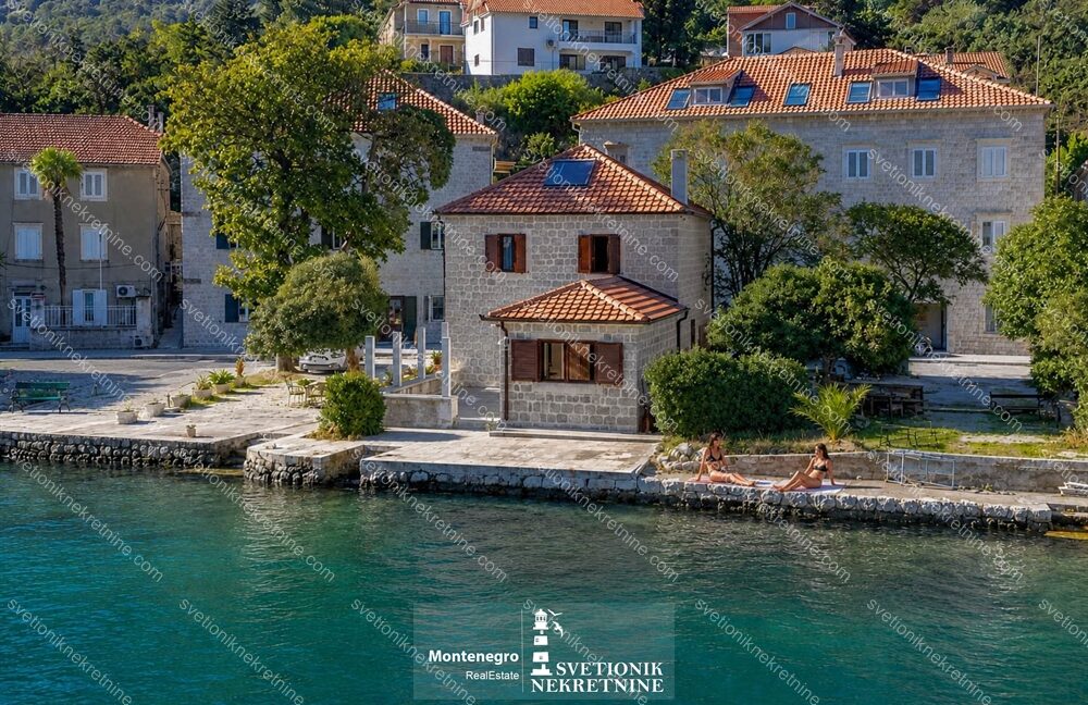 prodaja kamena kuca kotor muo prvi red svetionik nekretnine K842 (32)
