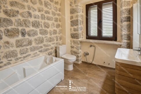 prodaja kamena kuca kotor muo prvi red svetionik nekretnine K842 (5)