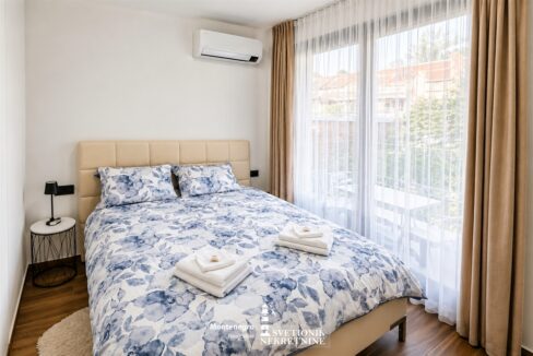 namesten dvosoban stan bazen parking donja lastva tivat s2300 (1)