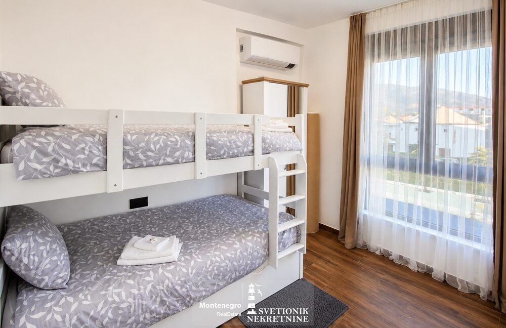 namesten dvosoban stan bazen parking donja lastva tivat s2300 (10)