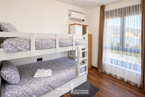 namesten dvosoban stan bazen parking donja lastva tivat s2300 (10)