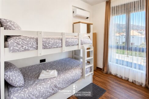 namesten dvosoban stan bazen parking donja lastva tivat s2300 (12)