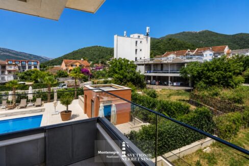 namesten dvosoban stan bazen parking donja lastva tivat s2300 (14)